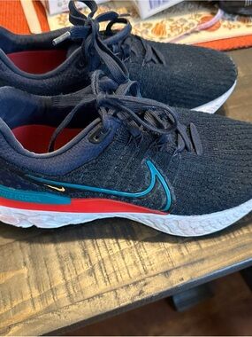 Nike Running Shoes - Navy with Teal & Red Accents